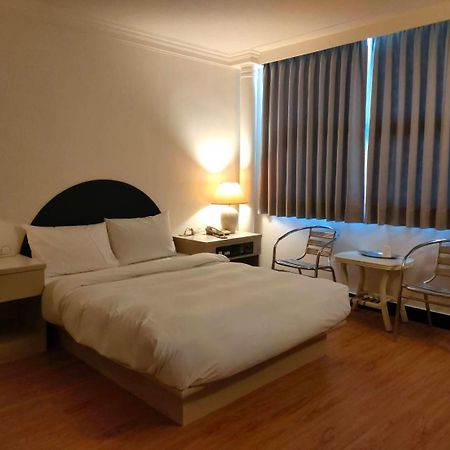 Dc Hotel Taichung Exterior photo